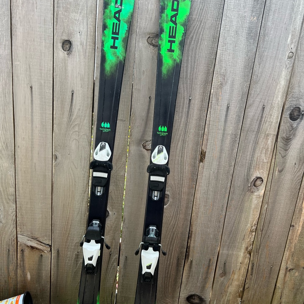 Head Vibrant Black and Green Skis